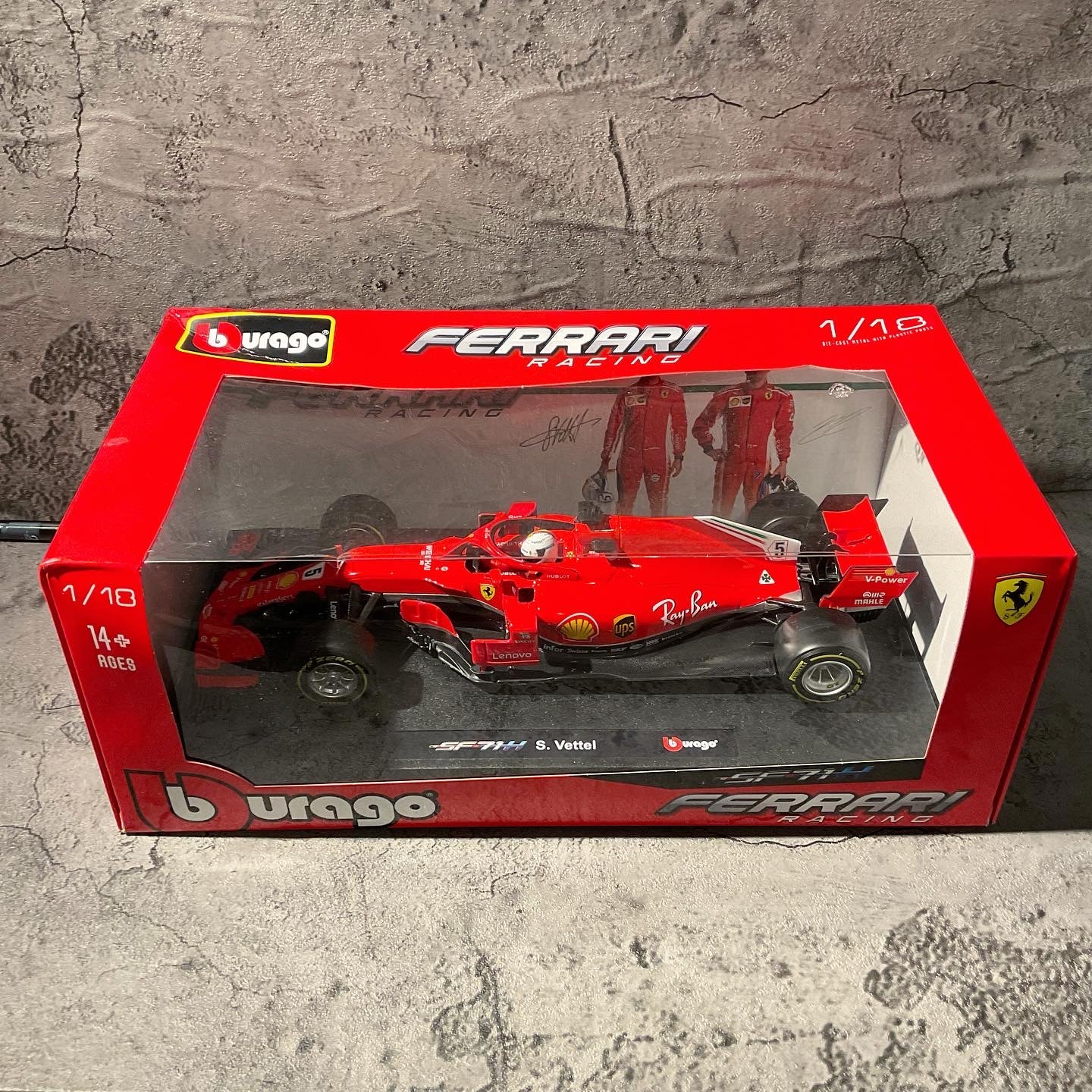 Scuderia Ferrari - SF-71H (2018) 1:18 with Driver’s Helmet｜Paper Box