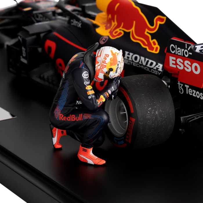 [Pre-Order] Minichamps 1:12 Red Bull Racing 2021 Max Verstappen RB16B Abu Dhabi GP World Champion Limited Edition