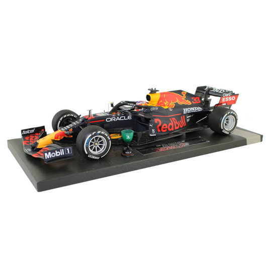 [PRE-ORDER] Minichamps 1/18 F1(2021) Red Bull Racing RB16B Max Verstappen Dutch Grand Prix with Pit Board